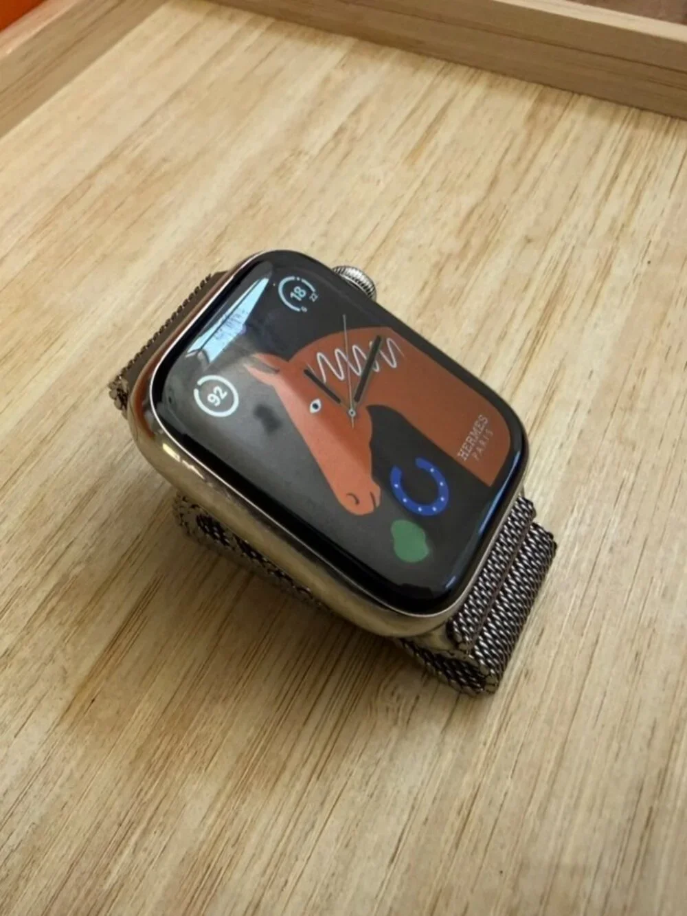 HERMES Apple Watch Series 4 44mm (GPS + Cellular) with Milanese Loop Band.